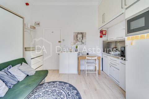 Studio to rent, Camden Road, Holloway, London