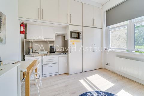 Studio to rent, Camden Road, Holloway, London