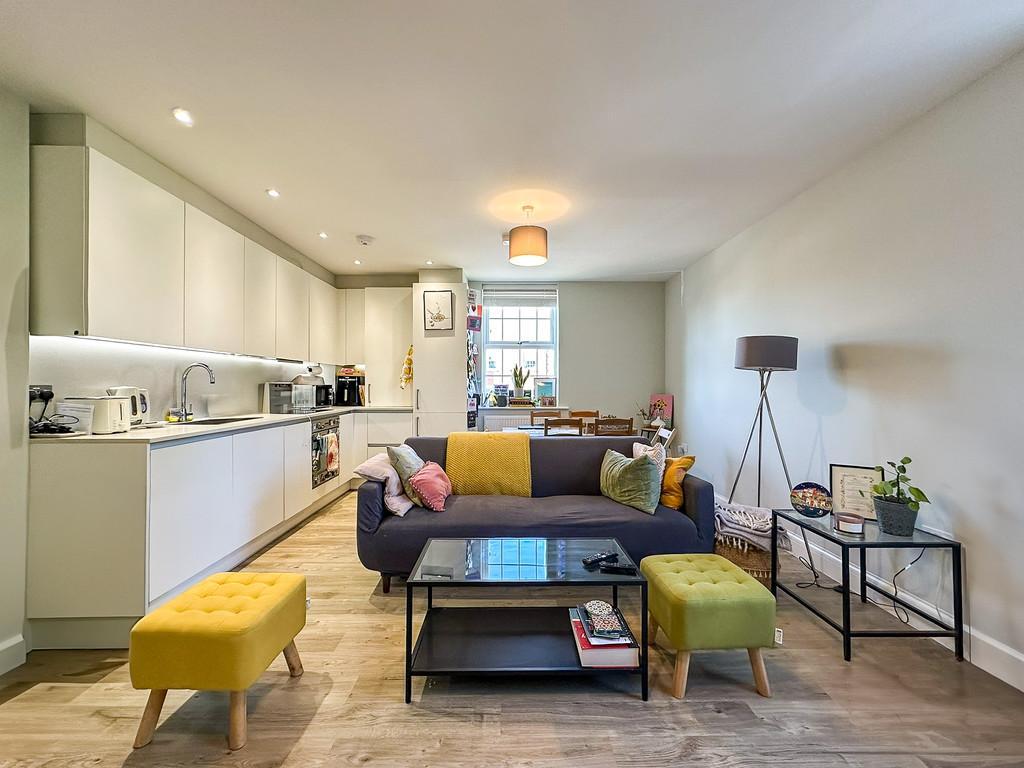 Open plan living space (3)