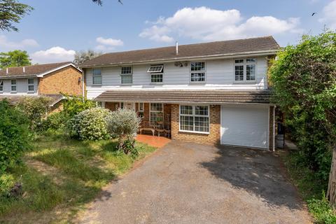 Peregrine Way, London, SW19