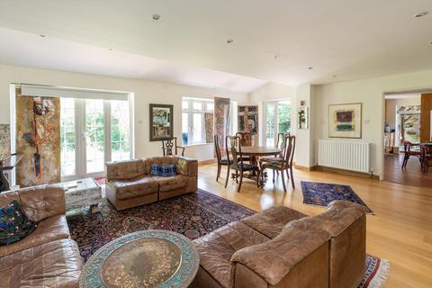 4 bedroom detached house for sale, Peregrine Way, London, SW19