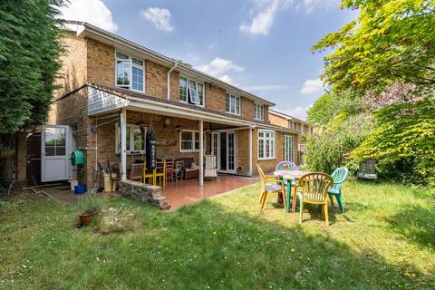 4 bedroom detached house for sale, Peregrine Way, London, SW19