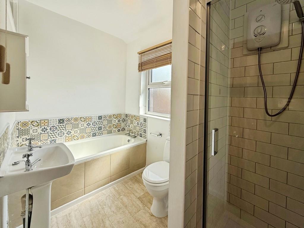 0c445987-bathroom