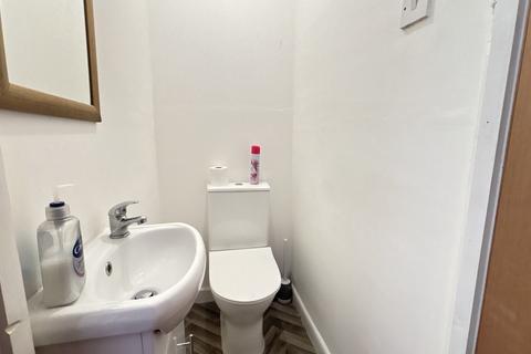 1 bedroom in a house share to rent, Ash Grove, Guildford