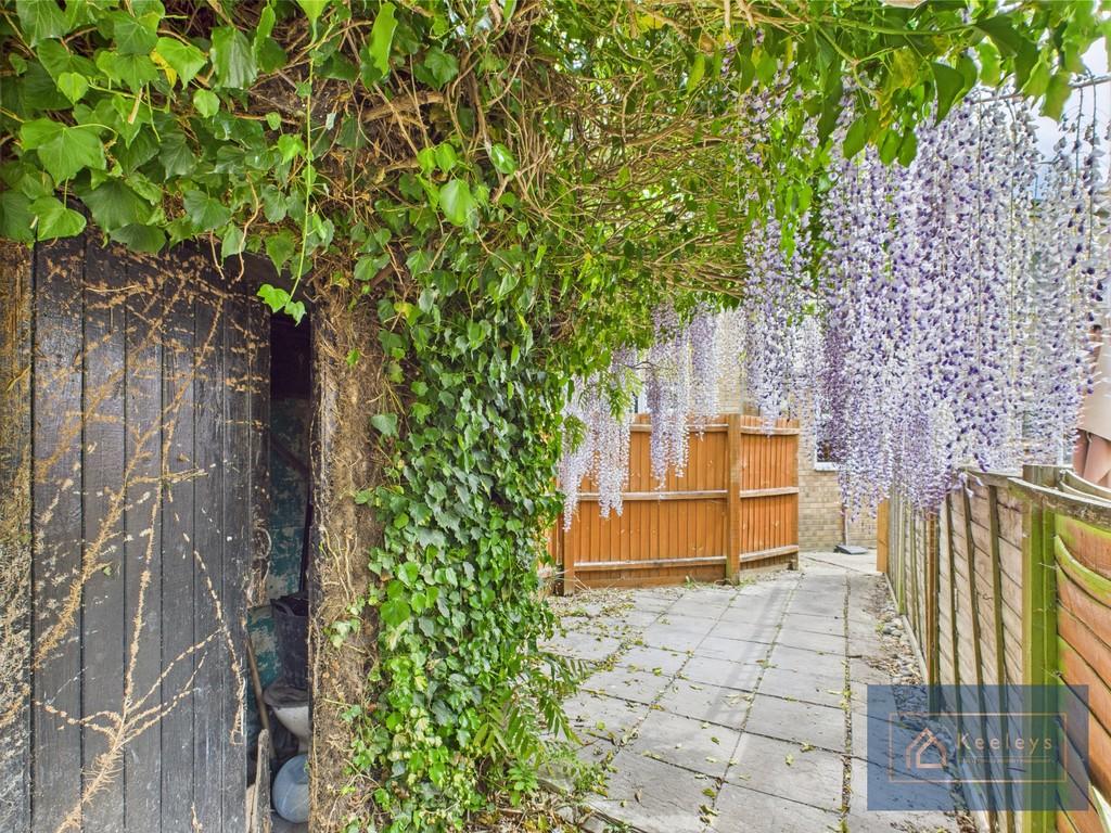 Outhouse/rear garden