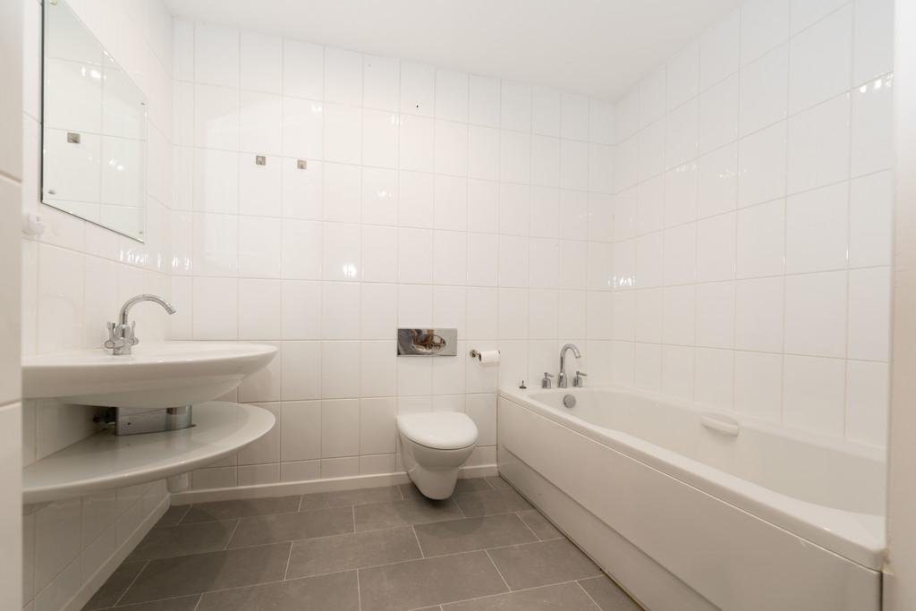 16, 1875 Bakers Court, Steam Mill Street, CH3 5 AD-