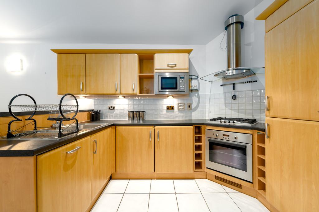 16, 1875 Bakers Court, Steam Mill Street, CH3 5 AD-