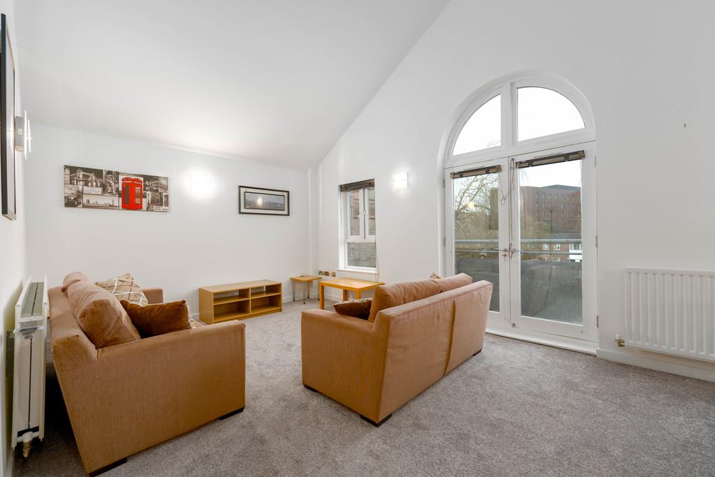 16, 1875 Bakers Court, Steam Mill Street, CH3 5 AD-