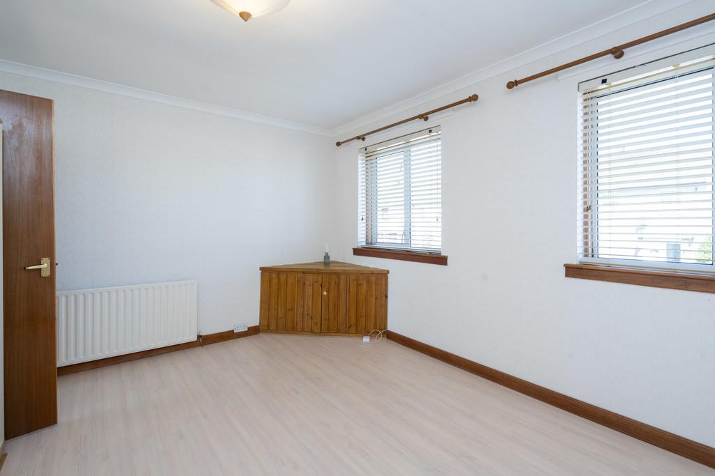 14 Polwarth Avenue, Brightons FK2 0 HL (3)
