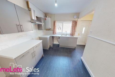 3 bedroom semi-detached house to rent, Northdale Avenue BD5