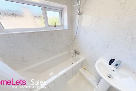 3 bedroom semi-detached house to rent, Northdale Avenue BD5
