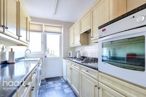 3 bedroom terraced house for sale, Laurel Crescent, Romford, RM7 0RT