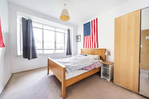 undefined, Great West Road, Brentford, TW8