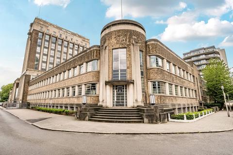 undefined, Great West Road, Brentford, TW8