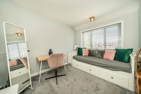 14 Meadway, Surbiton, KT5 9RG