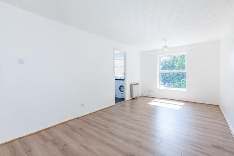 2 bedroom flat to rent, Cassis Court, Chigwell Lane, Loughton, IG10