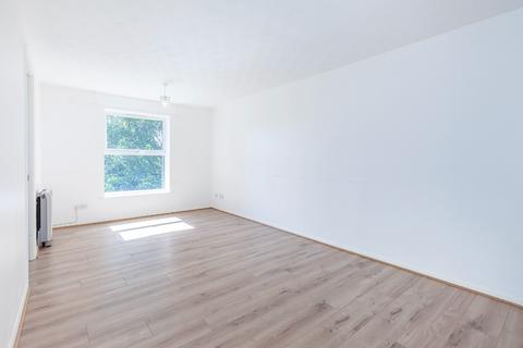 2 bedroom flat to rent, Cassis Court, Chigwell Lane, Loughton, IG10
