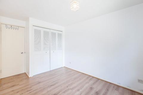 2 bedroom flat to rent, Cassis Court, Chigwell Lane, Loughton, IG10