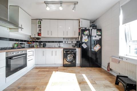 2 bedroom flat for sale, Crown Lane, Streatham, London, SW16