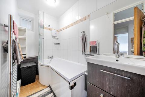 2 bedroom flat for sale, Crown Lane, Streatham, London, SW16
