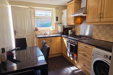 4 bedroom terraced house to rent, Spring Gardens Road, Bradford, BD9