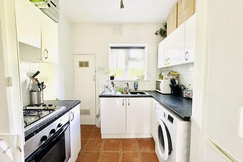 2 bedroom ground floor flat for sale, Lower Hill Road, Epsom