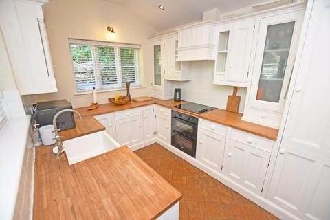1, Upper Crisbrook Cottages Cave Hill, Maidstone, ME15 6DU