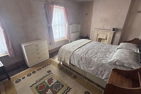2 bedroom end of terrace house for sale, North Street, Abergavenny