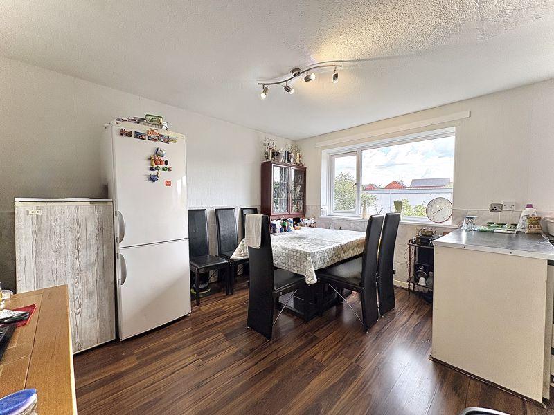 Dining kitchen