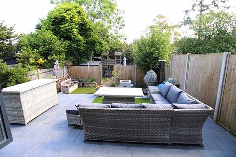 60 Elmwood Drive, Epsom, KT17 2NN