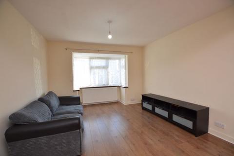 3 bedroom terraced house to rent, Bradley Road, Slough