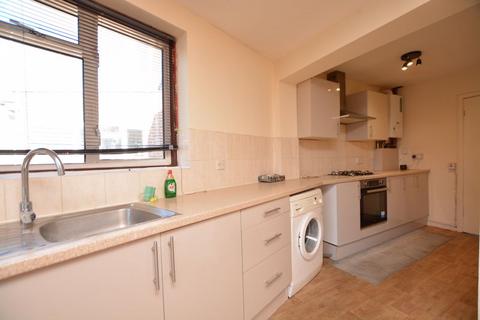 3 bedroom terraced house to rent, Bradley Road, Slough