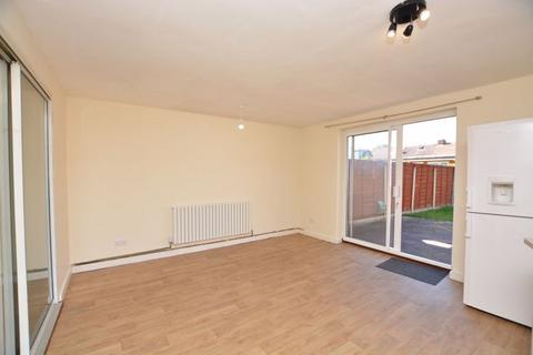 3 bedroom terraced house to rent, Bradley Road, Slough