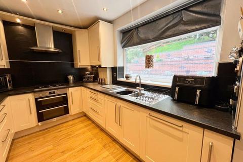 4 bedroom semi-detached house for sale, Cliff Hill Road, Oldham OL2