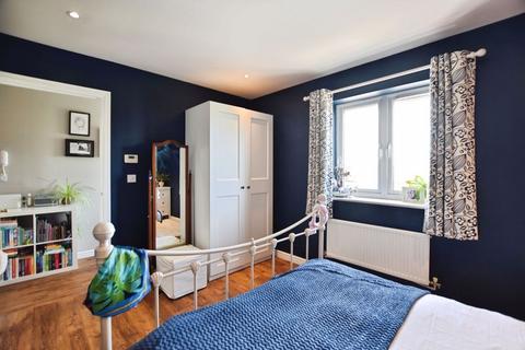9 Crosier Close, Old Sarum, Salisbury, SP4 6GX