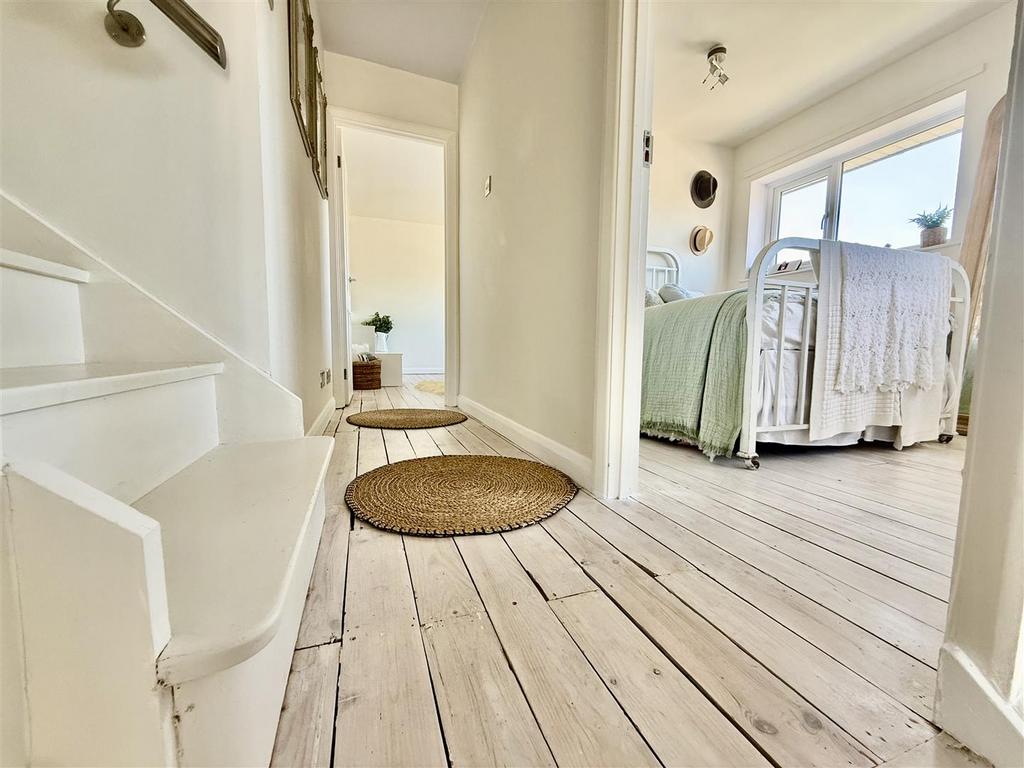 Upstairs hall.jpg