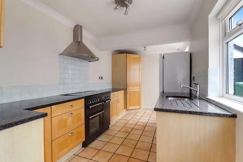 69 Updown Hill, Windlesham, GU20 6DS