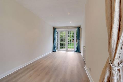 69 Updown Hill, Windlesham, GU20 6DS