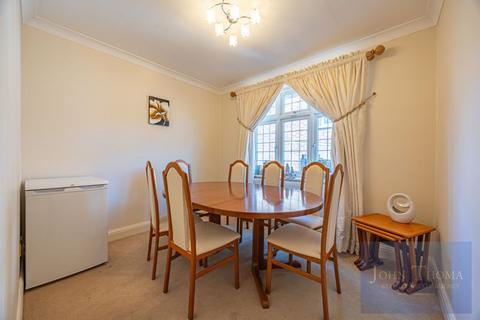 5 Chigwell Park Drive, Chigwell, IG7 5BD