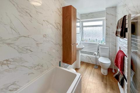 1 bedroom flat to rent, Harewood Road, South Croydon, Surrey, CR2 7AT