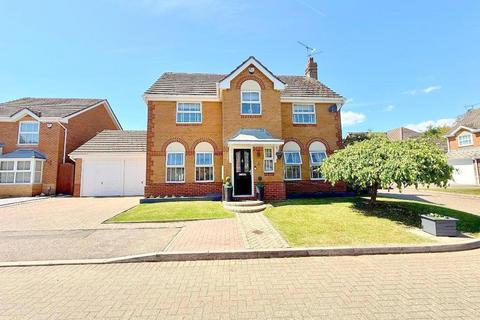 4 bedroom detached house for sale, Gatehill Gardens, Barton Hills, Luton, Bedfordshire, LU3 4EZ