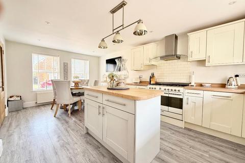 4 bedroom detached house for sale, Gatehill Gardens, Barton Hills, Luton, Bedfordshire, LU3 4EZ