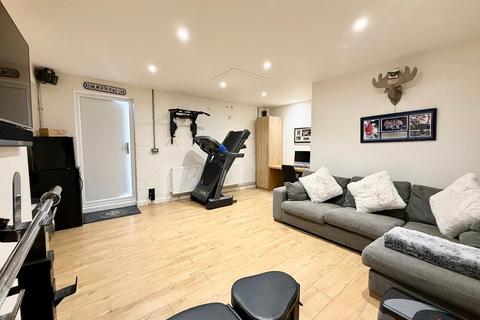 4 bedroom detached house for sale, Gatehill Gardens, Barton Hills, Luton, Bedfordshire, LU3 4EZ
