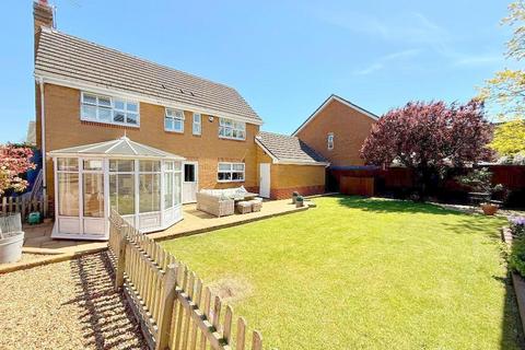 4 bedroom detached house for sale, Gatehill Gardens, Barton Hills, Luton, Bedfordshire, LU3 4EZ