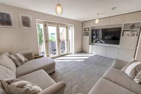 70 Bridgewater Way, Ravenfield, Rotherham, S65 4GH
