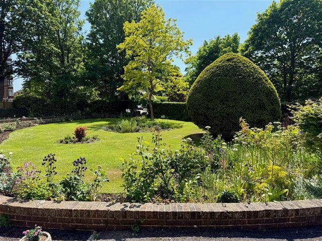 Front Communal Gardens