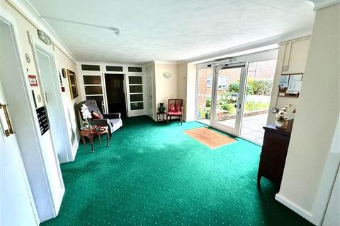 2 bedroom flat for sale, Grand Avenue, West Worthing, West Sussex, BN11 5AH