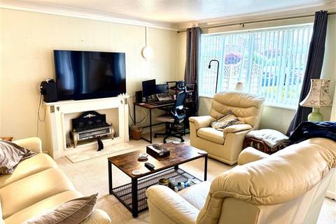 2 bedroom flat for sale, Grand Avenue, West Worthing, West Sussex, BN11 5AH