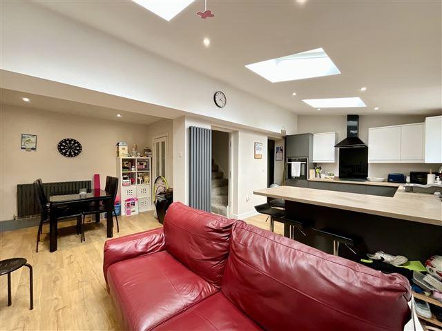 Open plan living/kitchen/dining space