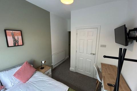 undefined, Room 5